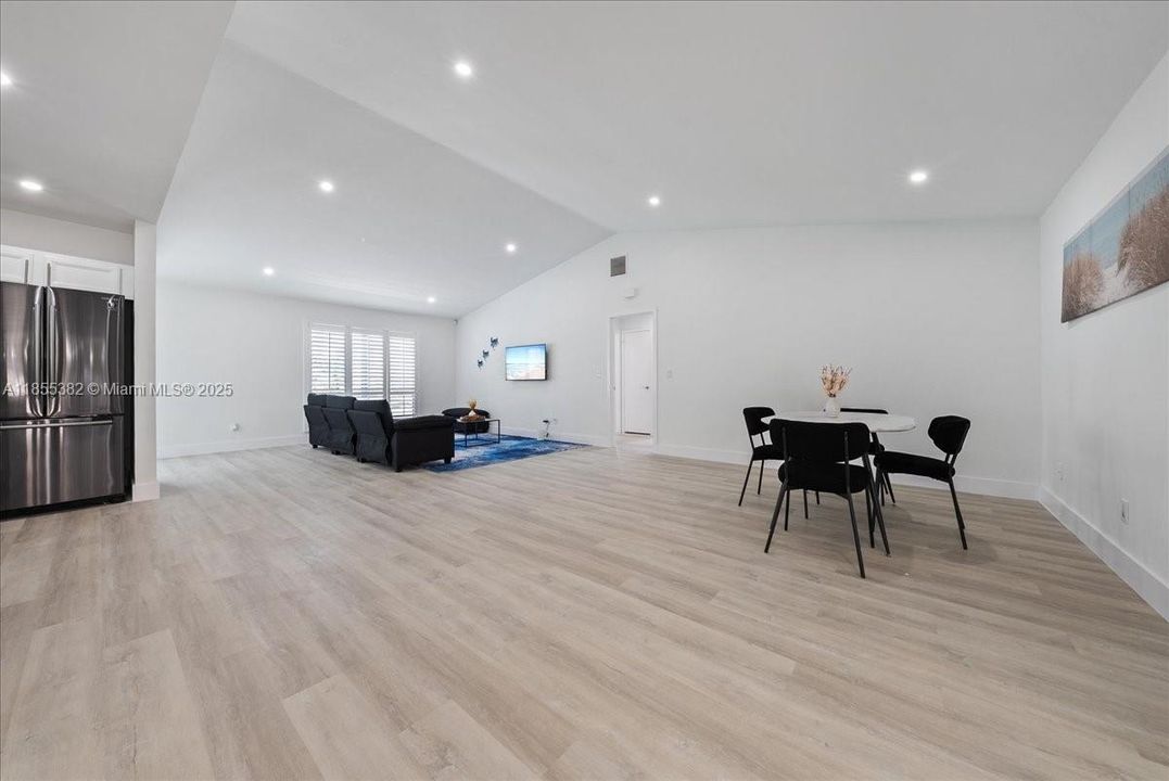 Recently Sold: $720,000 (3 beds, 2 baths, 1448 Square Feet)