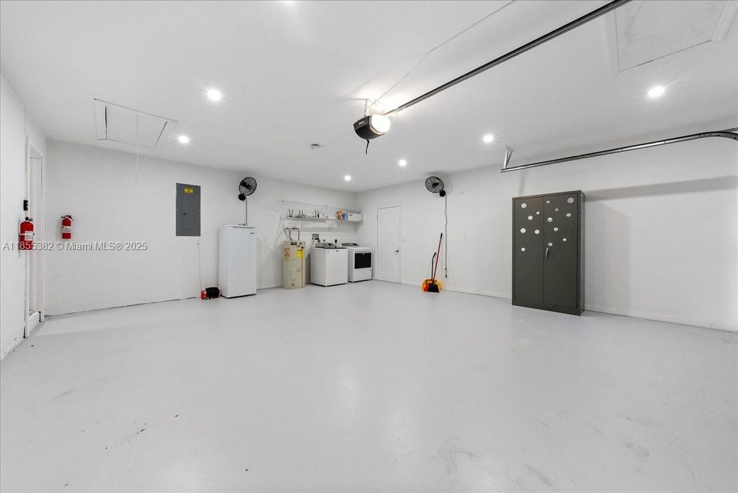 Recently Sold: $720,000 (3 beds, 2 baths, 1448 Square Feet)