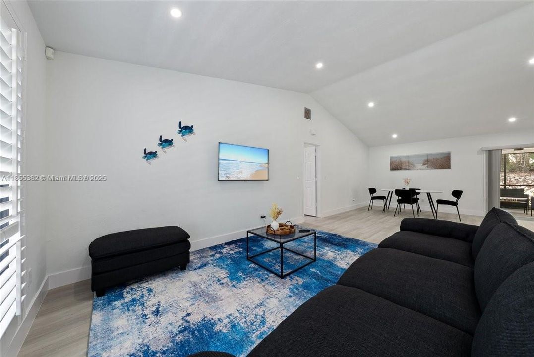 Recently Sold: $720,000 (3 beds, 2 baths, 1448 Square Feet)