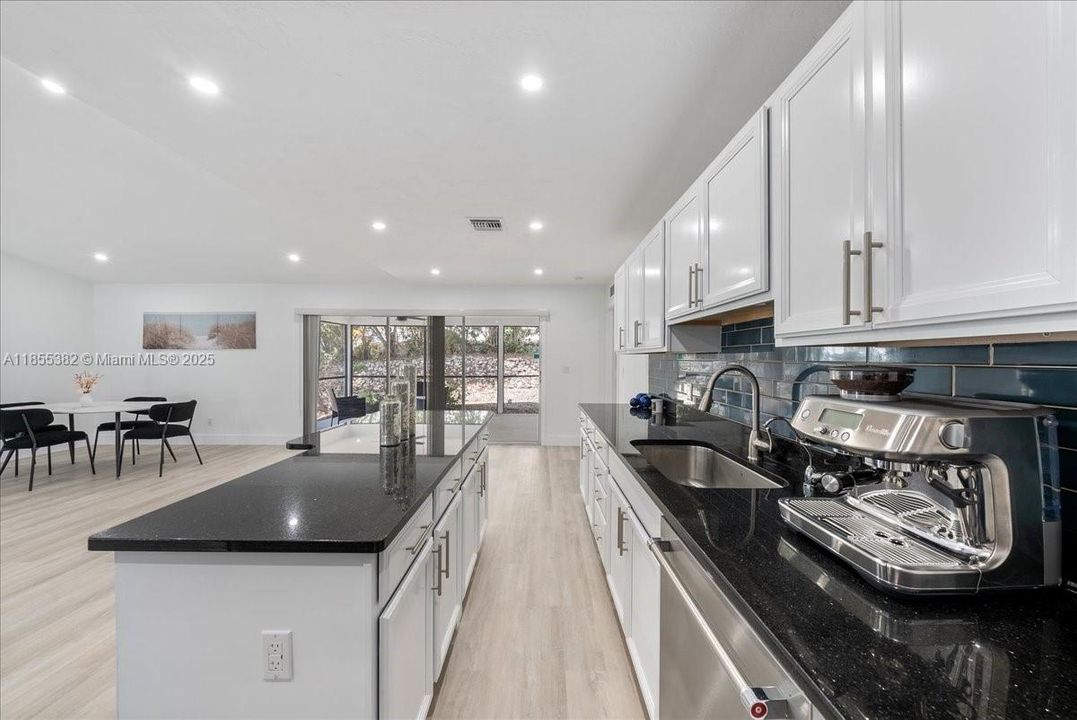 Recently Sold: $720,000 (3 beds, 2 baths, 1448 Square Feet)