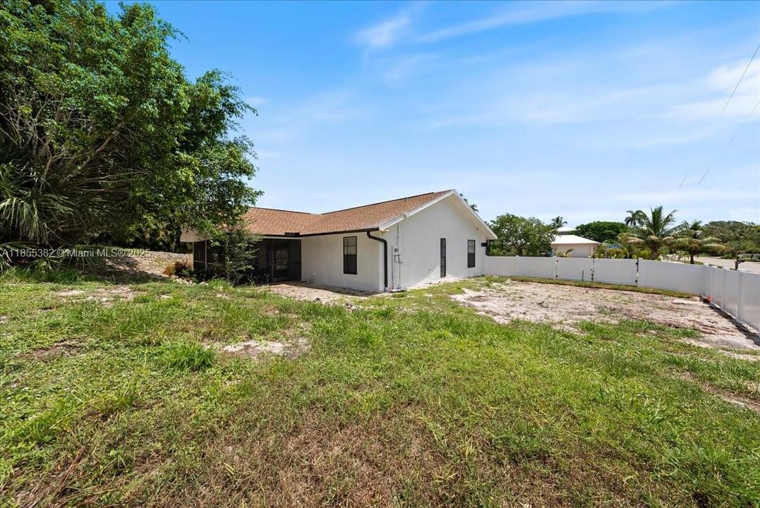 Recently Sold: $720,000 (3 beds, 2 baths, 1448 Square Feet)