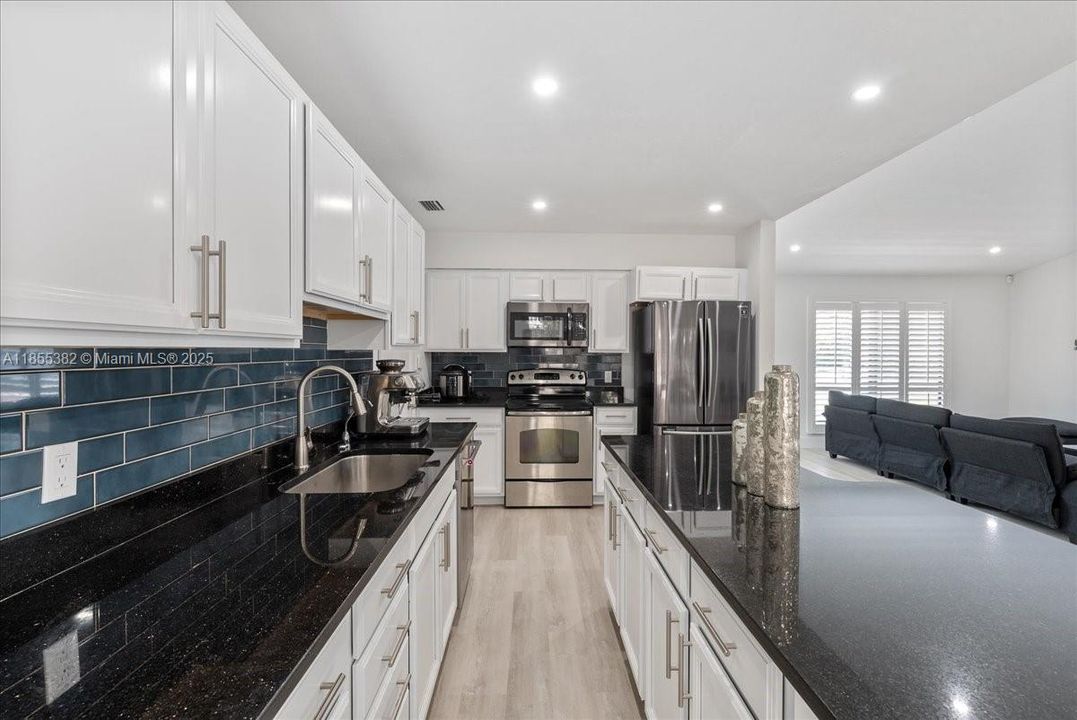 Recently Sold: $720,000 (3 beds, 2 baths, 1448 Square Feet)