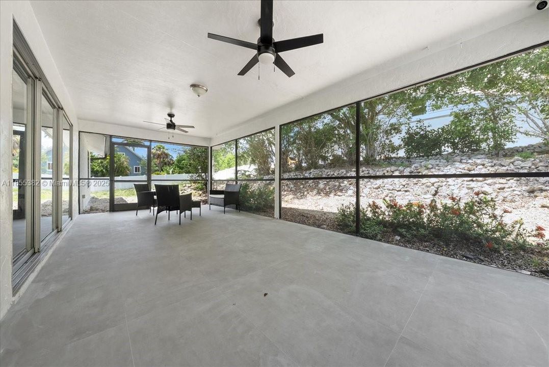 Recently Sold: $720,000 (3 beds, 2 baths, 1448 Square Feet)