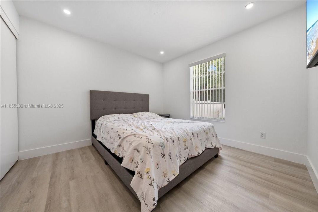 Recently Sold: $720,000 (3 beds, 2 baths, 1448 Square Feet)