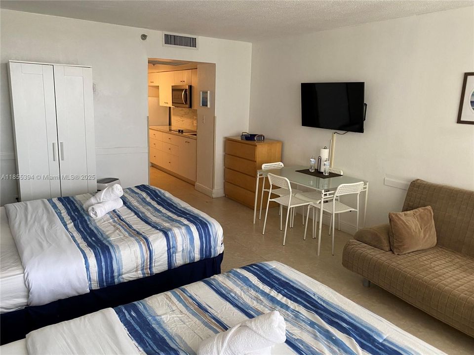 待售: $112,000 (0 贝兹, 1 浴室, 410 平方英尺)