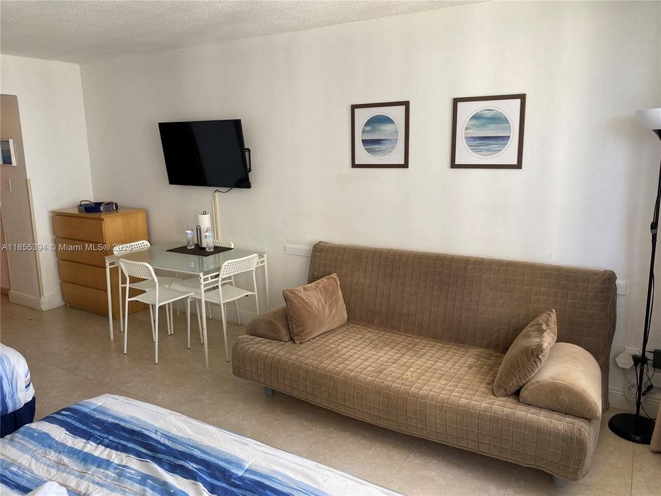 待售: $112,000 (0 贝兹, 1 浴室, 410 平方英尺)