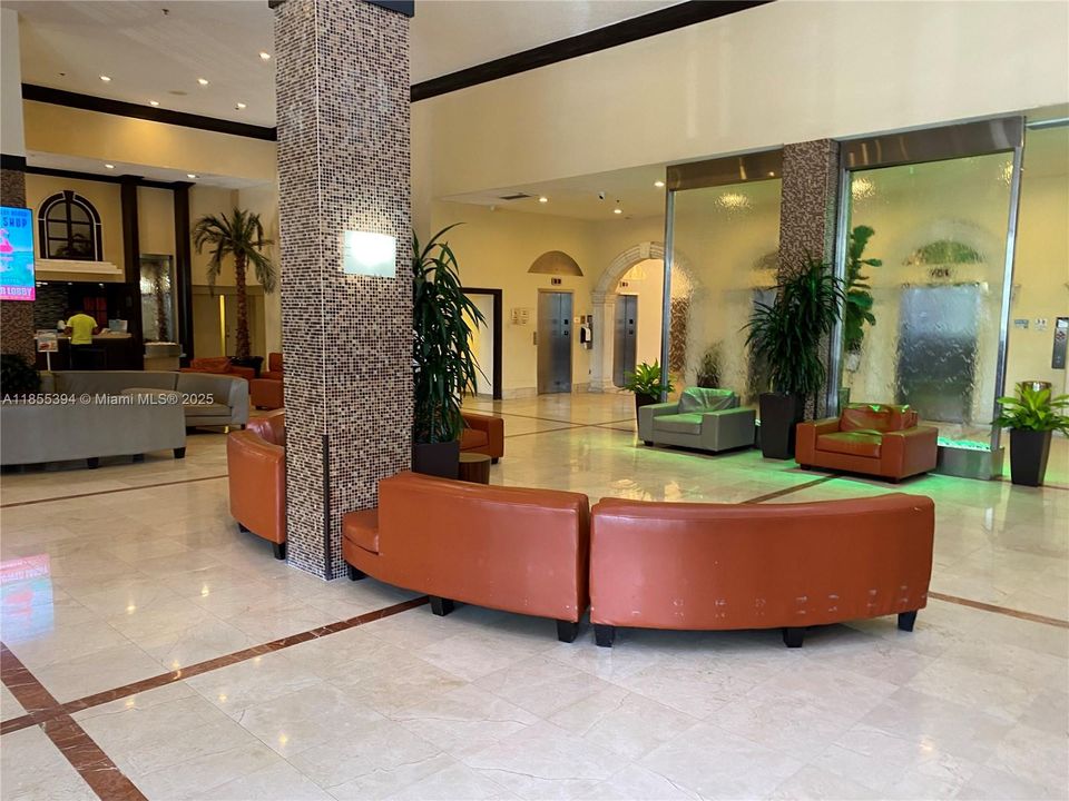 待售: $112,000 (0 贝兹, 1 浴室, 410 平方英尺)