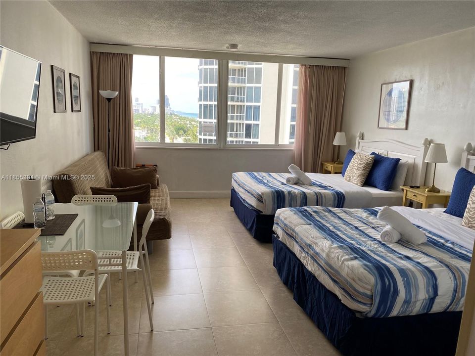 待售: $112,000 (0 贝兹, 1 浴室, 410 平方英尺)