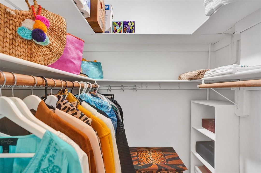 En Venta: $208,700 (0 camas, 1 baños, 398 Pies cuadrados)