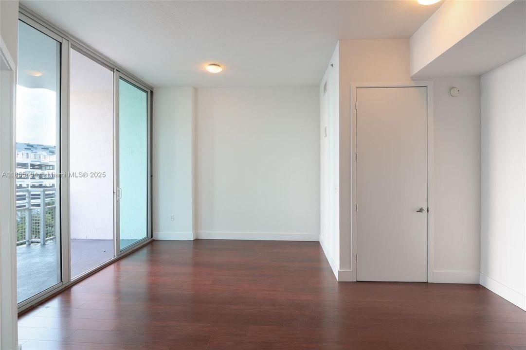 На продажу: $355,000 (1 спален, 1 ванн, 773 Квадратных фут)