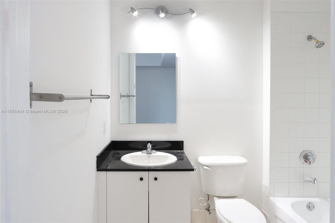 На продажу: $355,000 (1 спален, 1 ванн, 773 Квадратных фут)