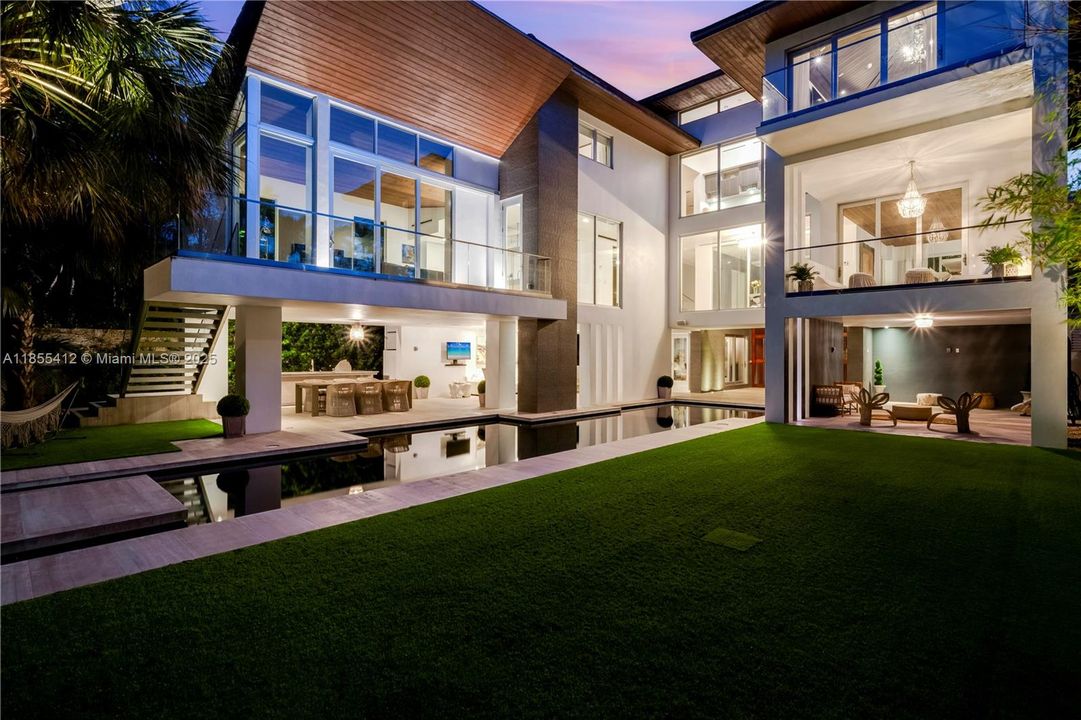 En Venta: $8,600,000 (5 camas, 4 baños, 4166 Pies cuadrados)