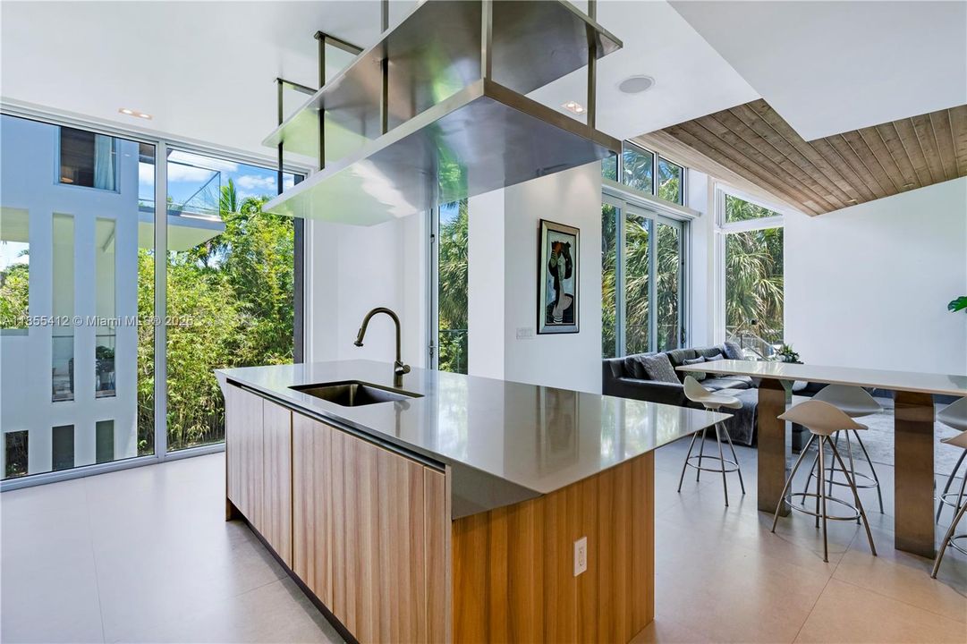 En Venta: $8,600,000 (5 camas, 4 baños, 4166 Pies cuadrados)