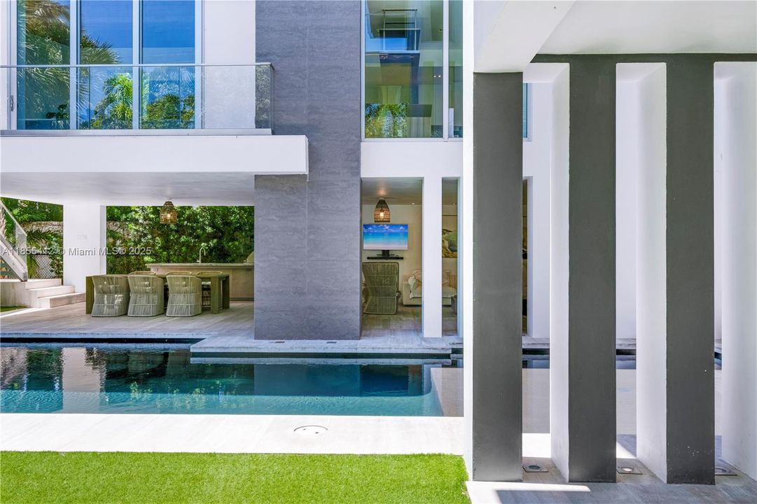 En Venta: $8,600,000 (5 camas, 4 baños, 4166 Pies cuadrados)