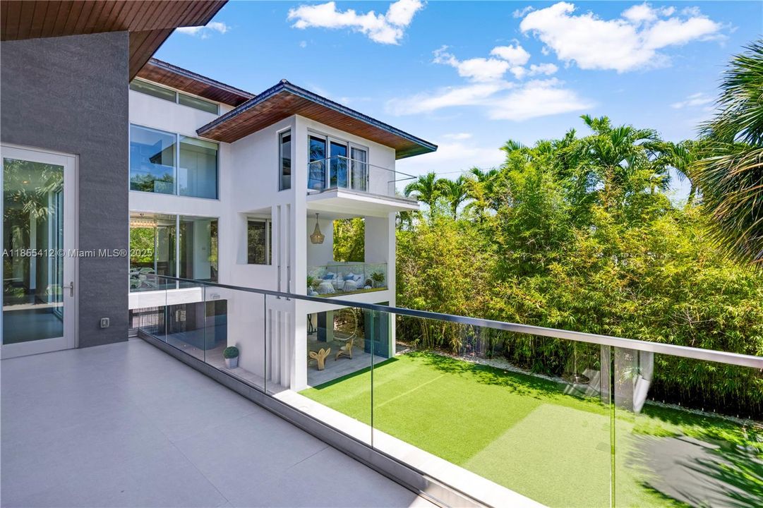 En Venta: $8,600,000 (5 camas, 4 baños, 4166 Pies cuadrados)