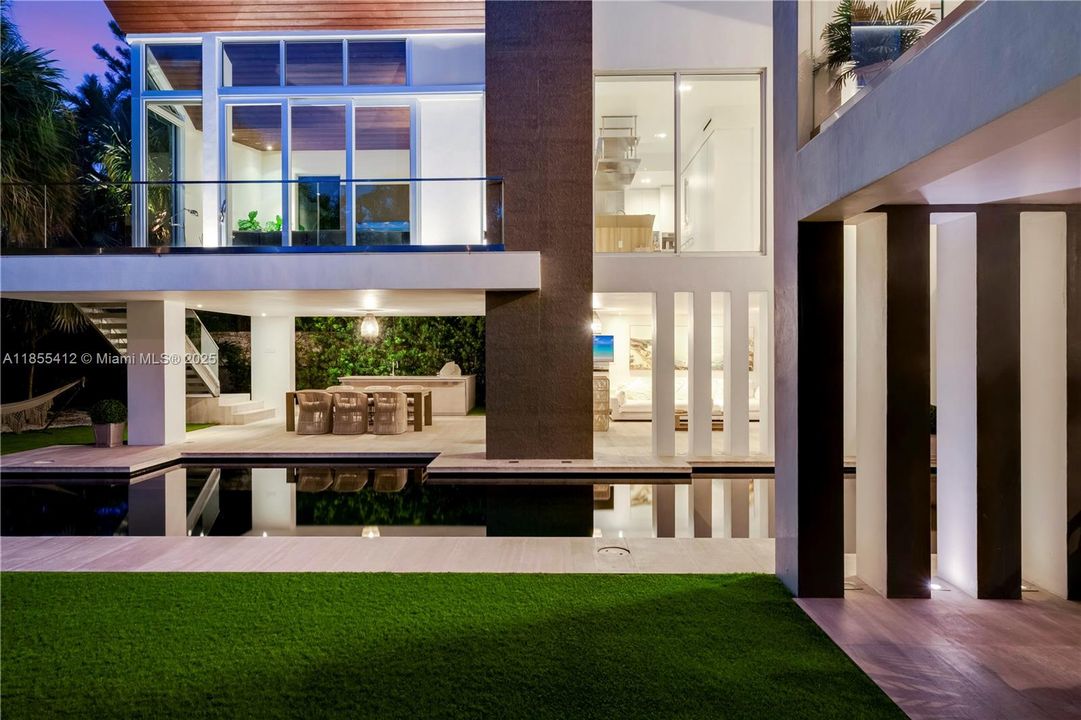 En Venta: $8,600,000 (5 camas, 4 baños, 4166 Pies cuadrados)