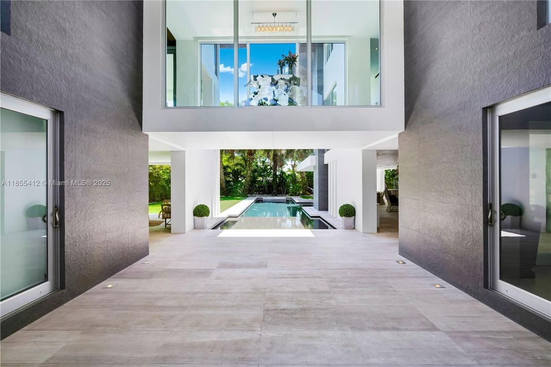 En Venta: $8,600,000 (5 camas, 4 baños, 4166 Pies cuadrados)