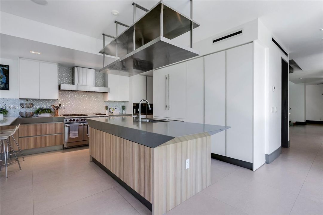 En Venta: $8,600,000 (5 camas, 4 baños, 4166 Pies cuadrados)