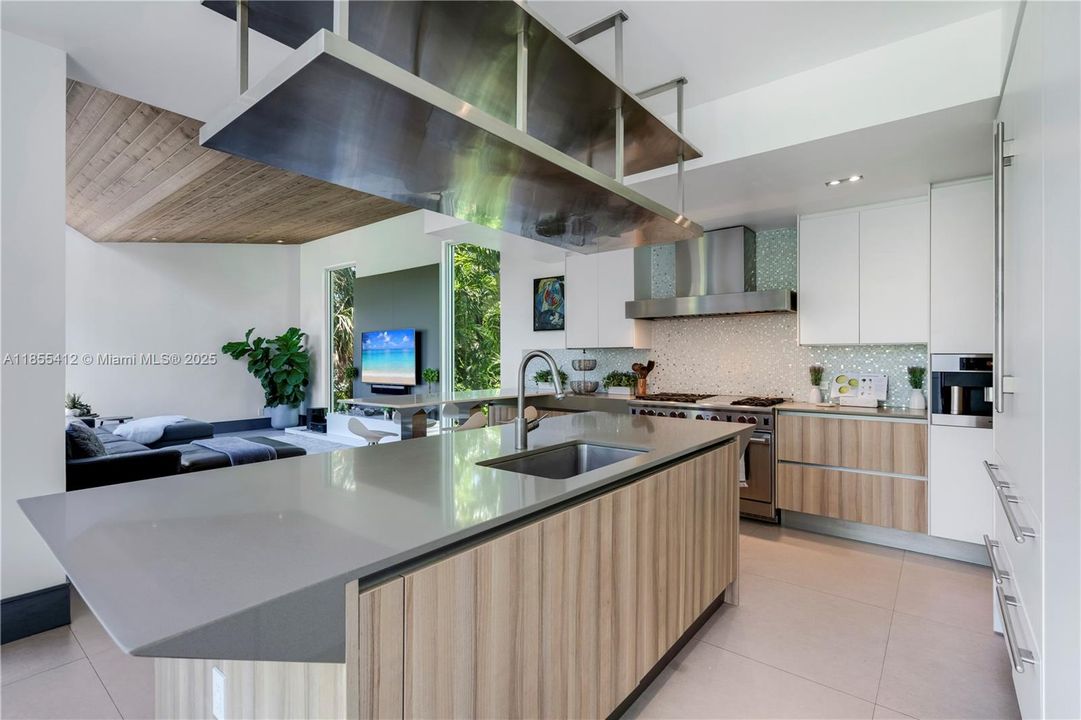 En Venta: $8,600,000 (5 camas, 4 baños, 4166 Pies cuadrados)