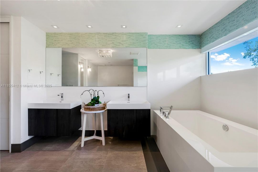 En Venta: $8,600,000 (5 camas, 4 baños, 4166 Pies cuadrados)