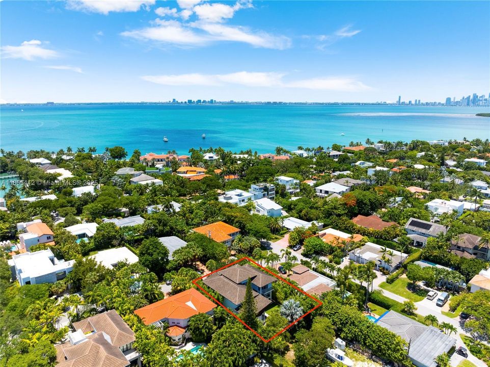 En Venta: $8,600,000 (5 camas, 4 baños, 4166 Pies cuadrados)