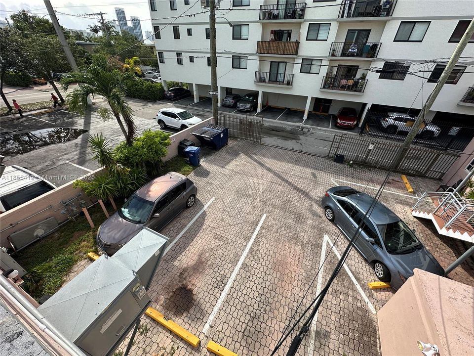 На продажу: $269,000 (2 спален, 2 ванн, 845 Квадратных фут)