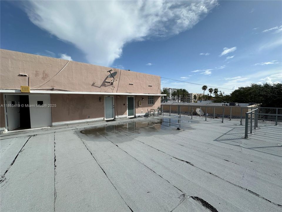 На продажу: $269,000 (2 спален, 2 ванн, 845 Квадратных фут)