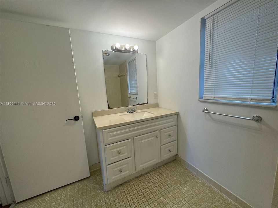 Недавно арендовано: $1,500 (1 спален, 1 ванн, 600 Квадратных фут)