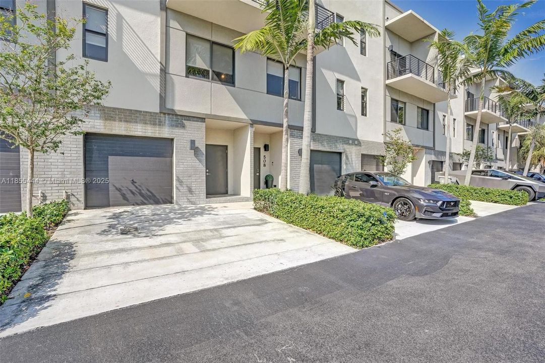 For Rent: $5,000 (3 beds, 3 baths, 1907 Square Feet)