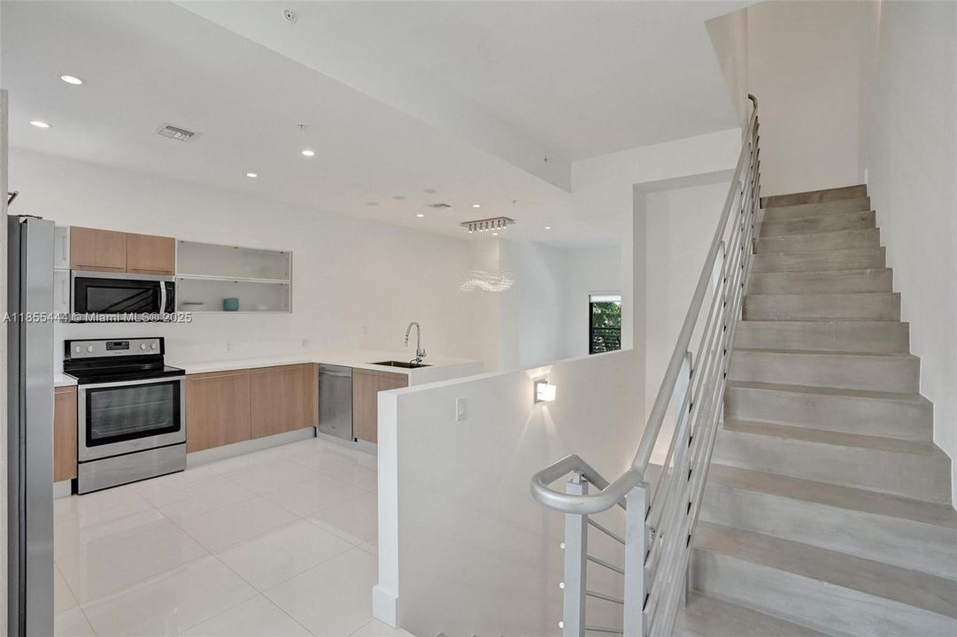 For Rent: $5,000 (3 beds, 3 baths, 1907 Square Feet)