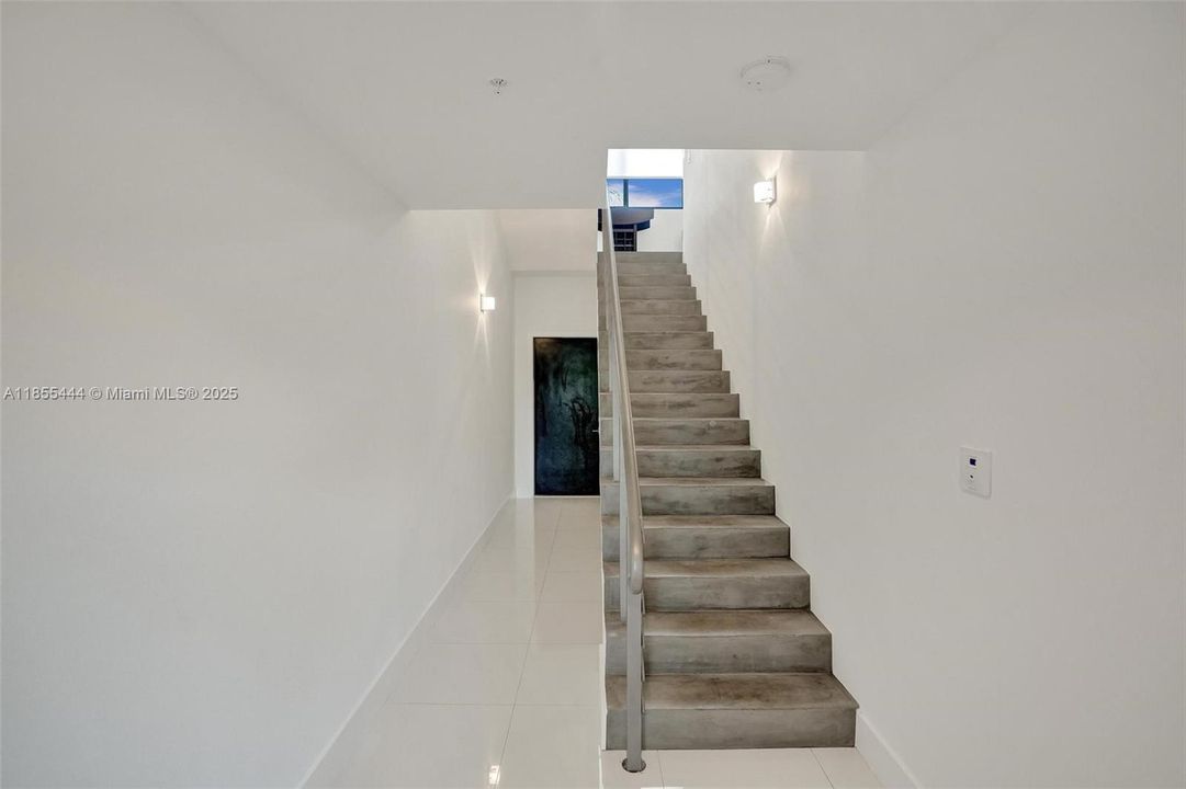 For Rent: $5,000 (3 beds, 3 baths, 1907 Square Feet)