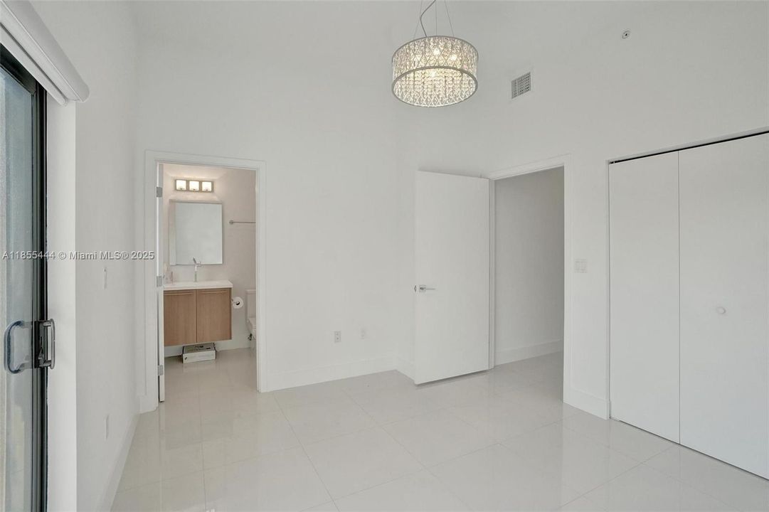 For Rent: $5,000 (3 beds, 3 baths, 1907 Square Feet)