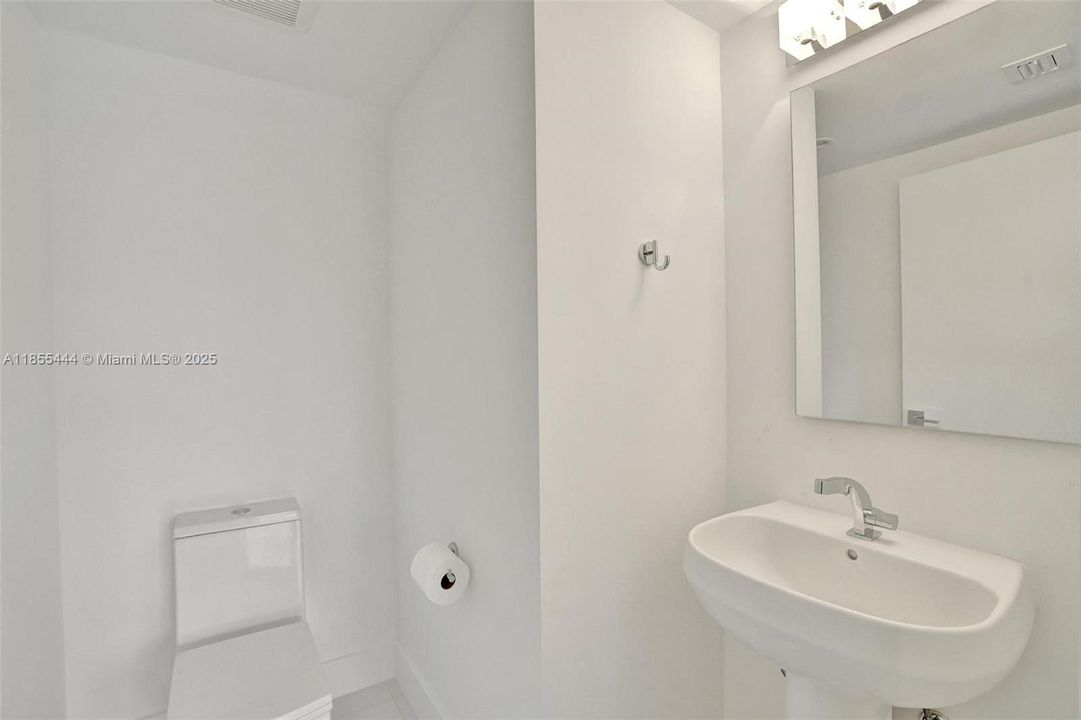 For Rent: $5,000 (3 beds, 3 baths, 1907 Square Feet)