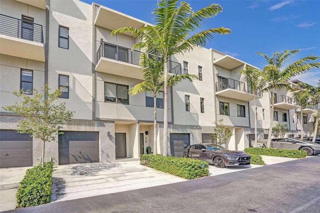 For Rent: $5,000 (3 beds, 3 baths, 1907 Square Feet)