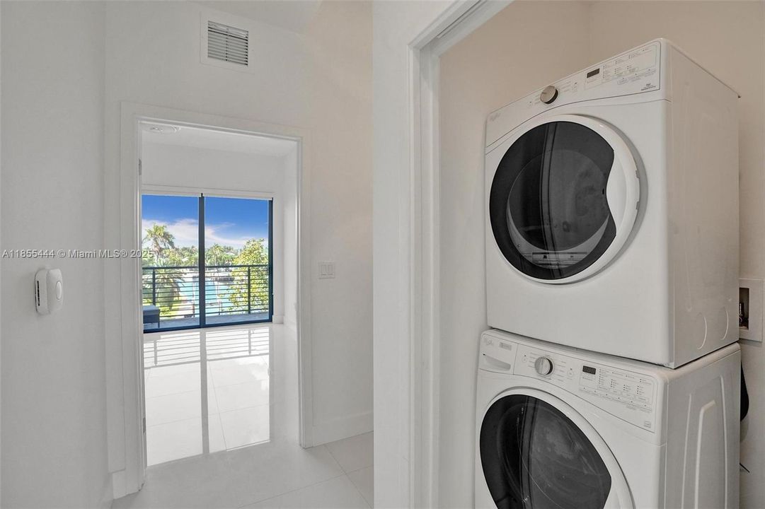 For Rent: $5,000 (3 beds, 3 baths, 1907 Square Feet)