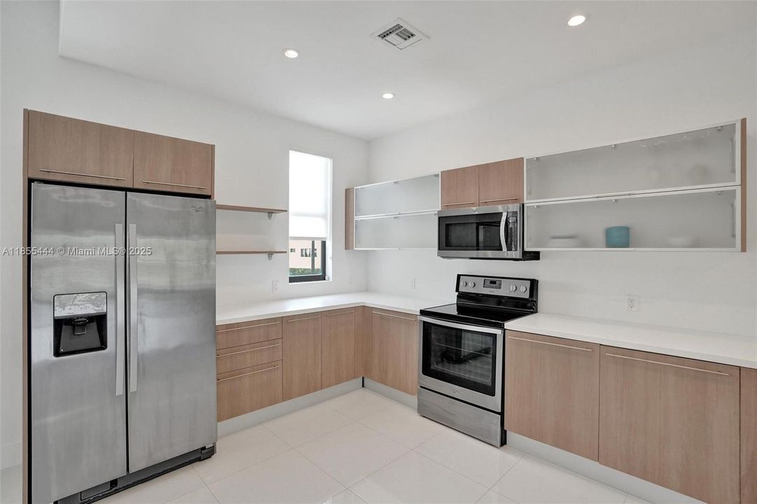 For Rent: $5,000 (3 beds, 3 baths, 1907 Square Feet)