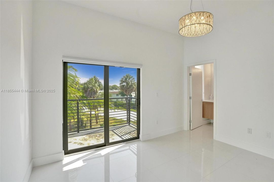 For Rent: $5,000 (3 beds, 3 baths, 1907 Square Feet)