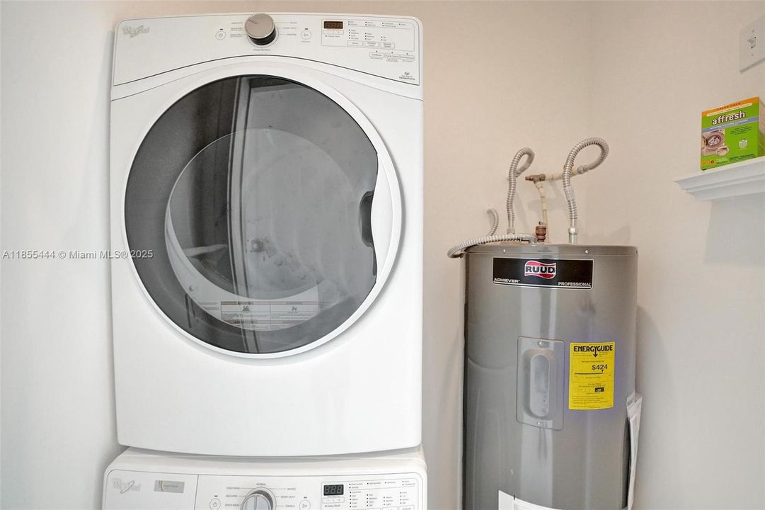 For Rent: $5,000 (3 beds, 3 baths, 1907 Square Feet)