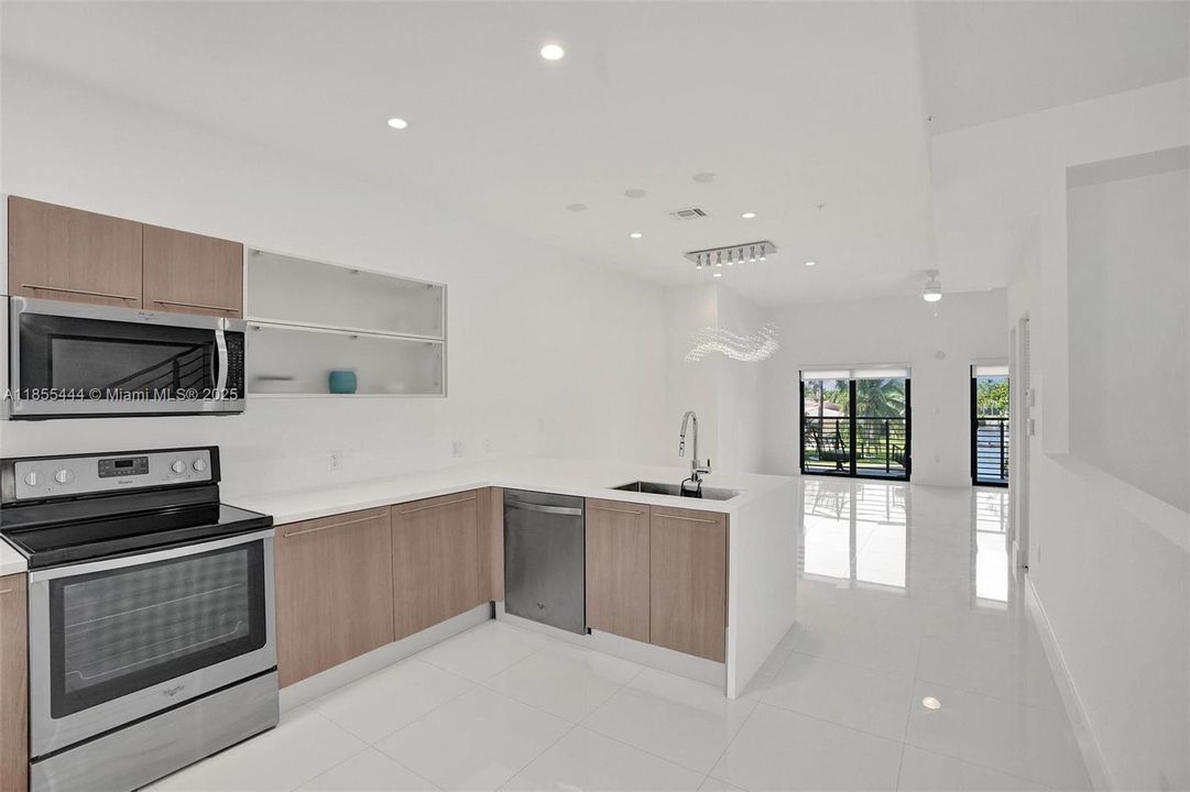 For Rent: $5,000 (3 beds, 3 baths, 1907 Square Feet)