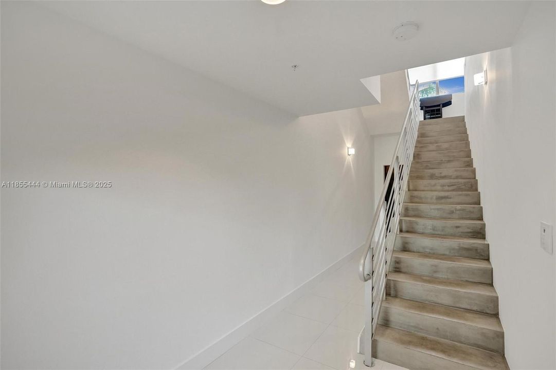 For Rent: $5,000 (3 beds, 3 baths, 1907 Square Feet)