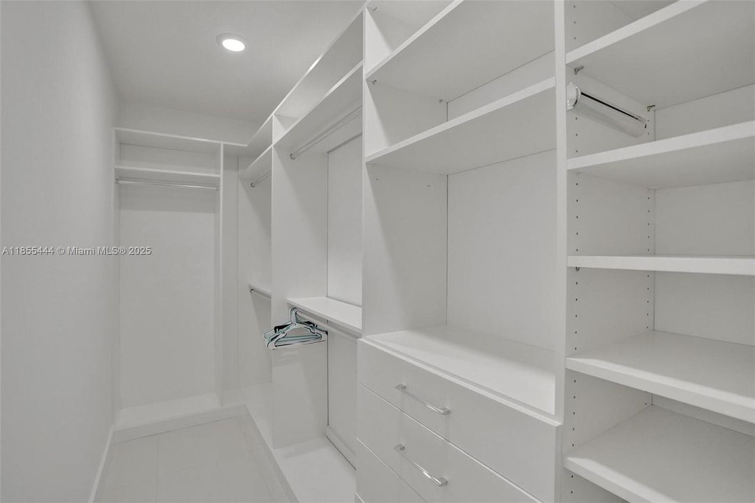 For Rent: $5,000 (3 beds, 3 baths, 1907 Square Feet)