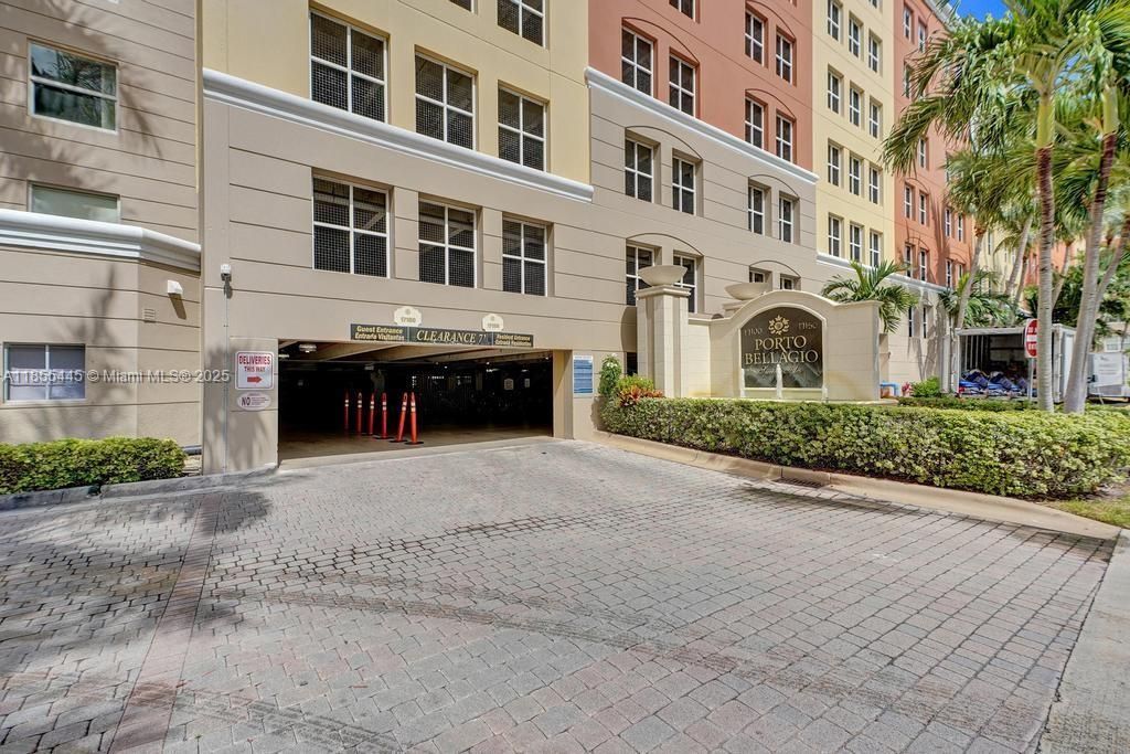 For Sale: $455,000 (2 beds, 1 baths, 907 Square Feet)