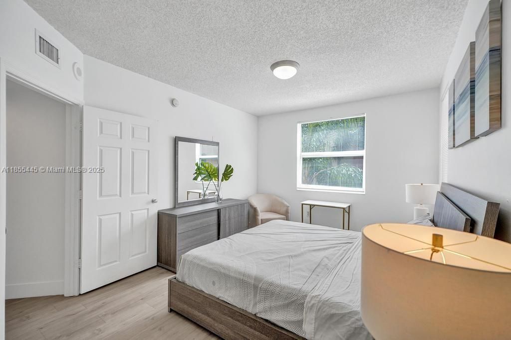 For Sale: $455,000 (2 beds, 1 baths, 907 Square Feet)