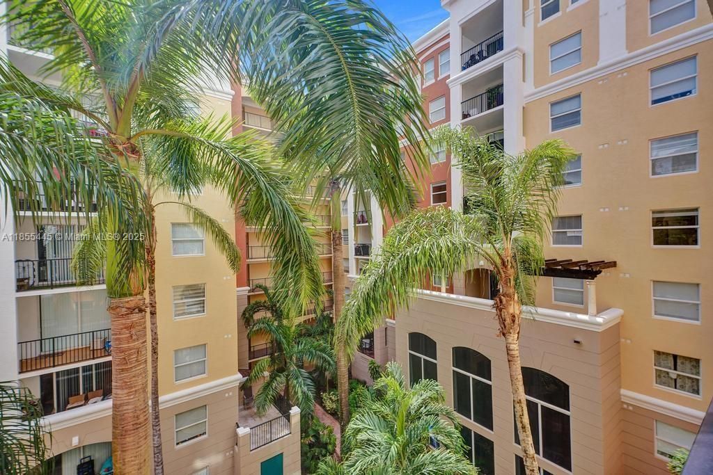 For Sale: $455,000 (2 beds, 1 baths, 907 Square Feet)