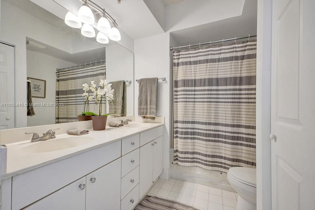 For Sale: $455,000 (2 beds, 1 baths, 907 Square Feet)