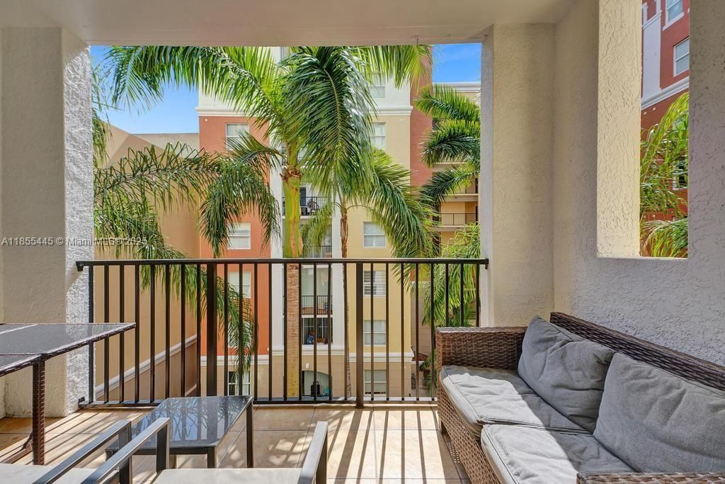 For Sale: $455,000 (2 beds, 1 baths, 907 Square Feet)