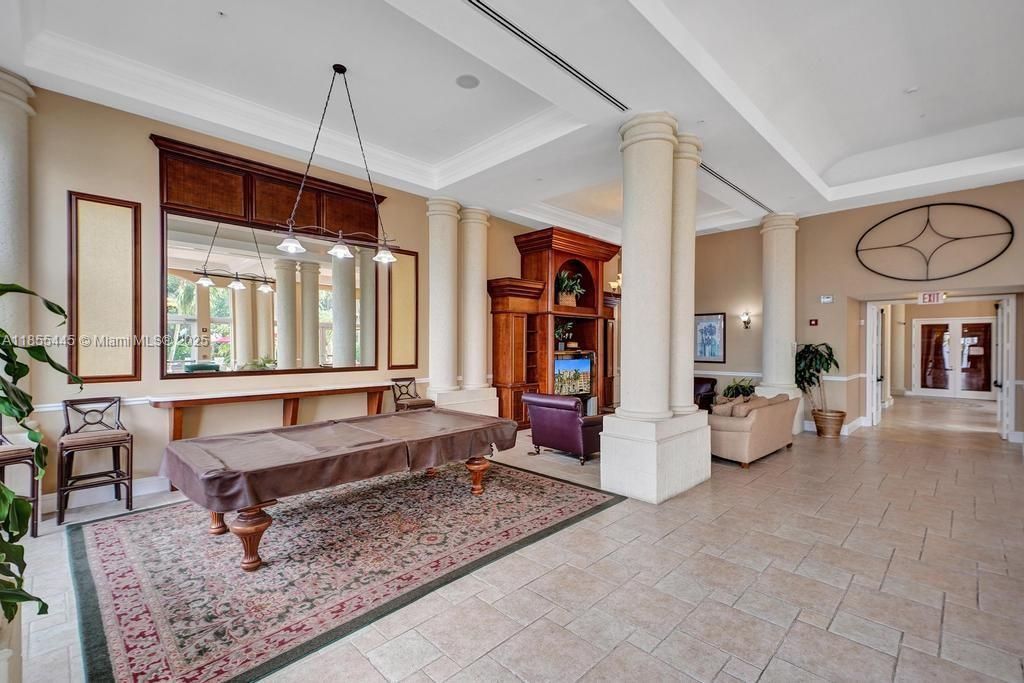 For Sale: $455,000 (2 beds, 1 baths, 907 Square Feet)