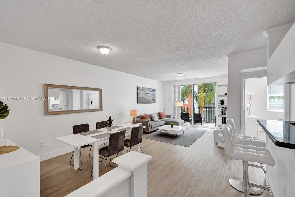 For Sale: $455,000 (2 beds, 1 baths, 907 Square Feet)
