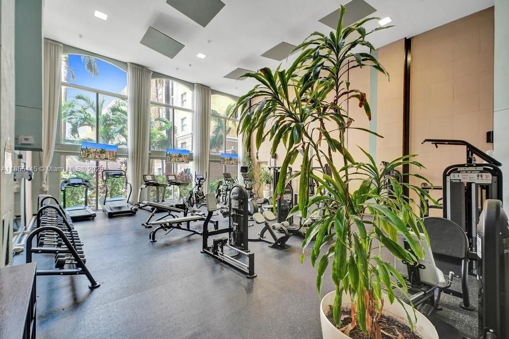 For Sale: $455,000 (2 beds, 1 baths, 907 Square Feet)