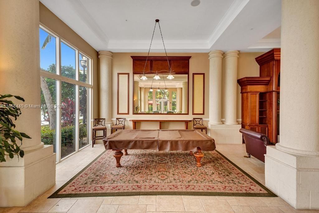 For Sale: $455,000 (2 beds, 1 baths, 907 Square Feet)